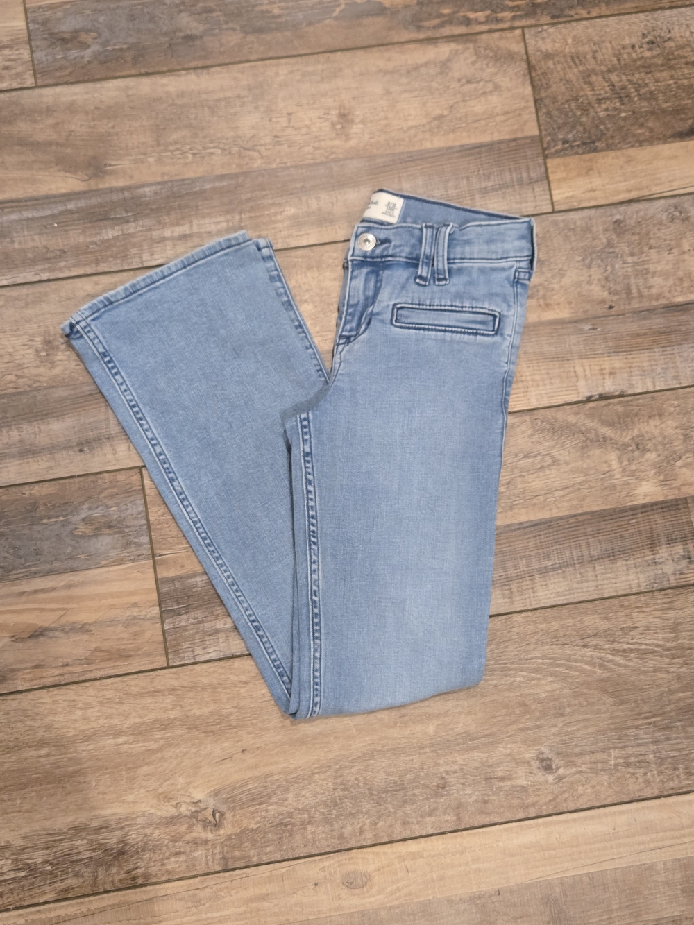 Abercrombie Kids Low Rise Bootcut Flare Light Wash Denim Jeans Size 9/10 Long